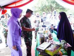 Kasum TNI Mewakili Panglima TNI Membuka Bazar Ramadhan 2024